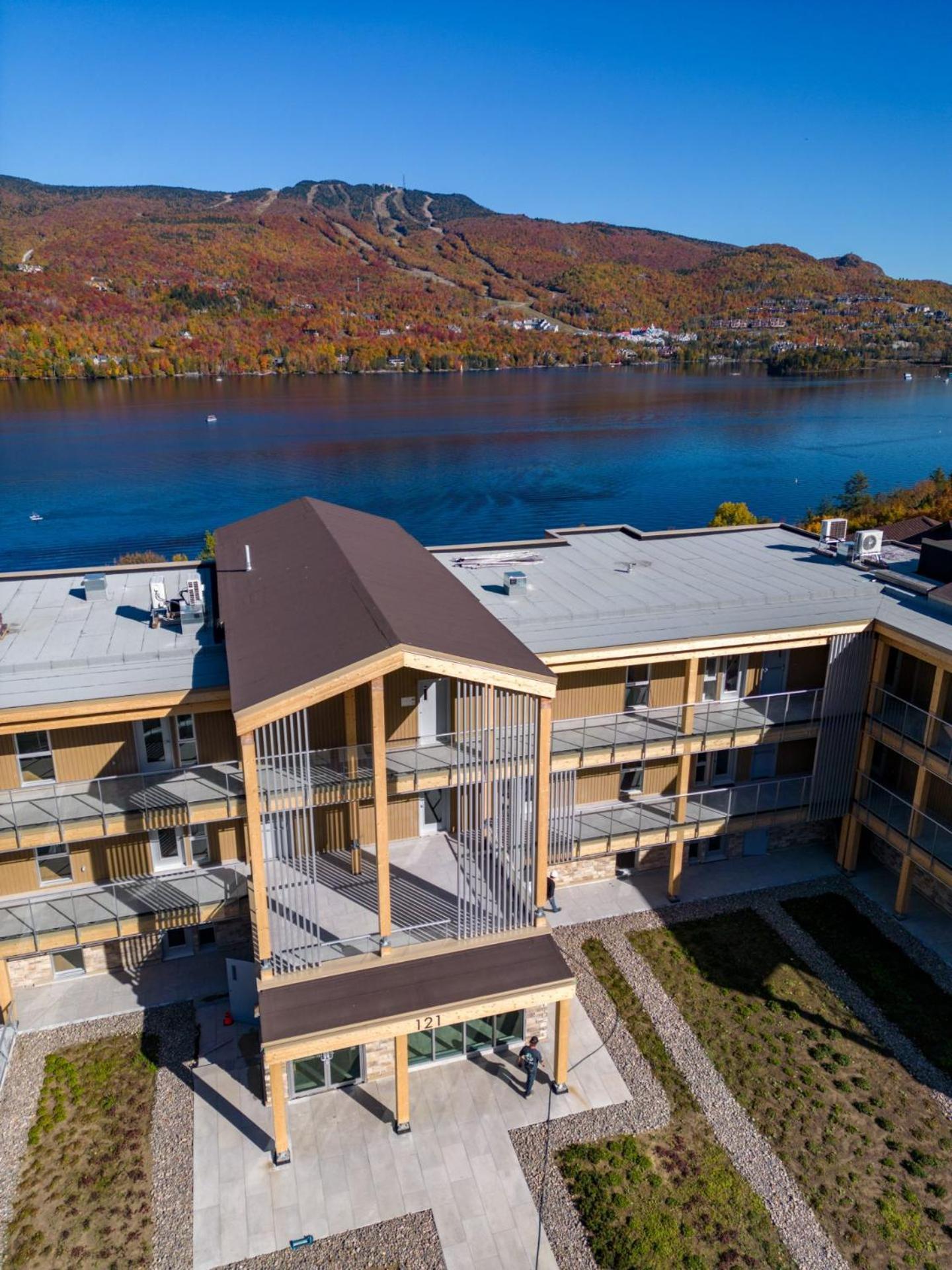 מונט טרמבלאנט Serenity By The Slopes: Tremblant Waterfront Condo מראה חיצוני תמונה